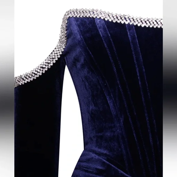 Miss Circle Navy Velvet Off-Shoulder Mini Dress 👗 - Picture 10 of 12